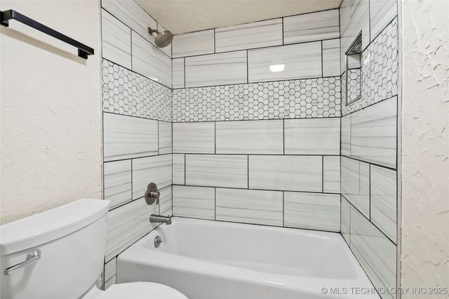 6676 S Jamestown Place S, Tulsa, OK 74133