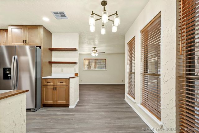 6676 S Jamestown Place S, Tulsa, OK 74133