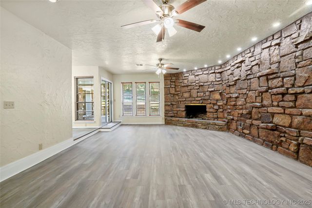 6676 S Jamestown Place S, Tulsa, OK 74133