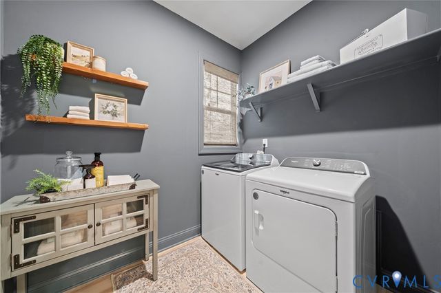 3954 Robins Ridge Dr, Moseley, VA 23120