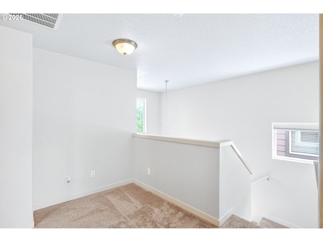 216 Nw 117TH Loop, Portland, OR 97229