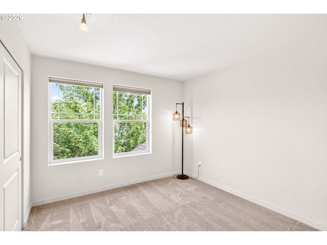 216 Nw 117TH Loop, Portland, OR 97229