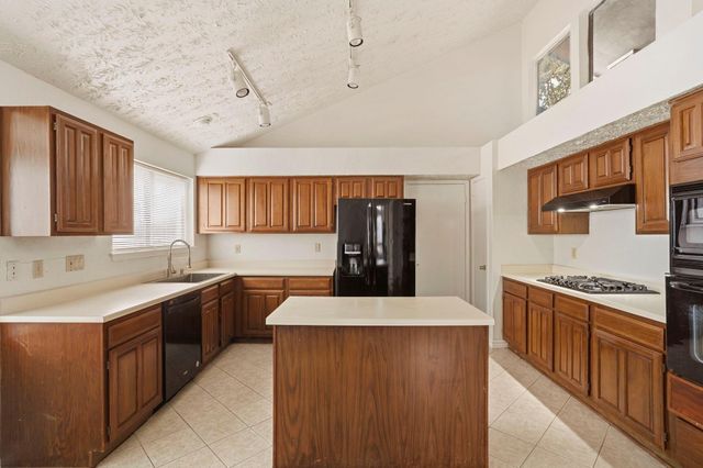 1903 Barons Glen, Sugar Land, TX 77478