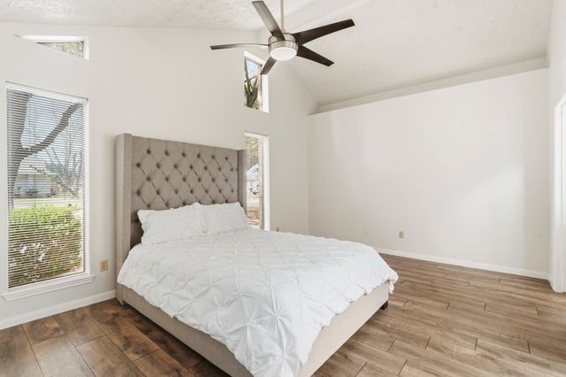 1903 Barons Glen, Sugar Land, TX 77478