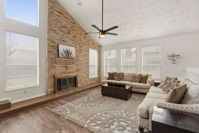 1903 Barons Glen, Sugar Land, TX 77478