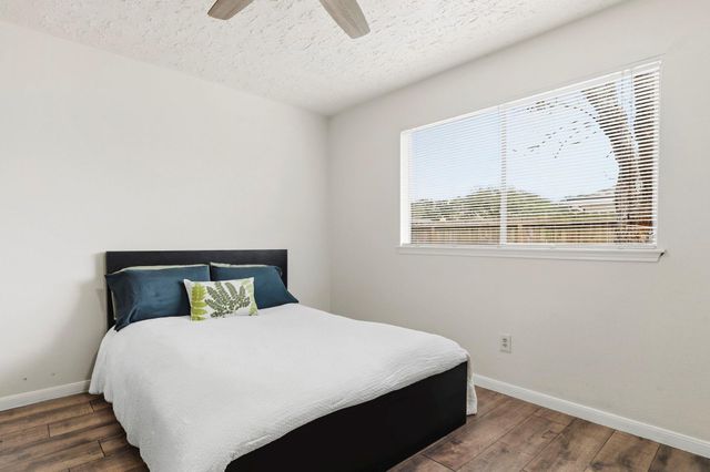 1903 Barons Glen, Sugar Land, TX 77478