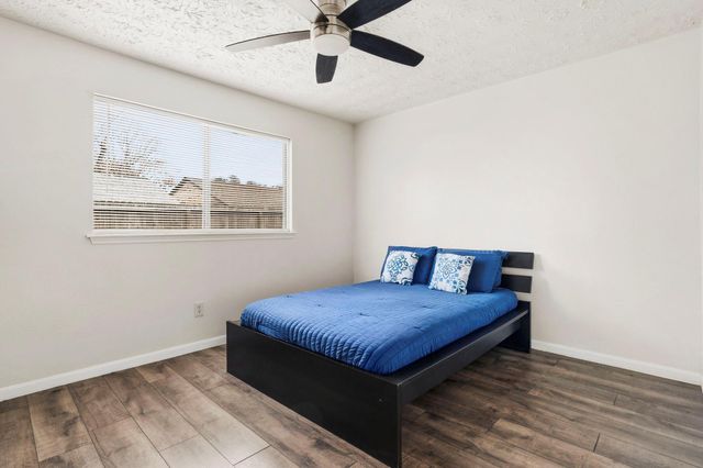 1903 Barons Glen, Sugar Land, TX 77478