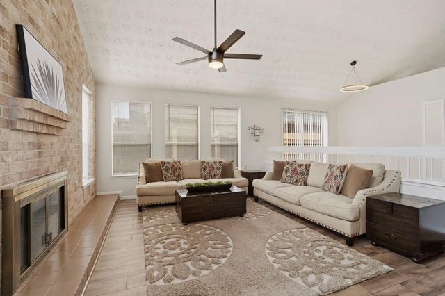 1903 Barons Glen, Sugar Land, TX 77478