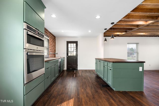 1015 Knob Creek Road, Johnson City, TN 37604