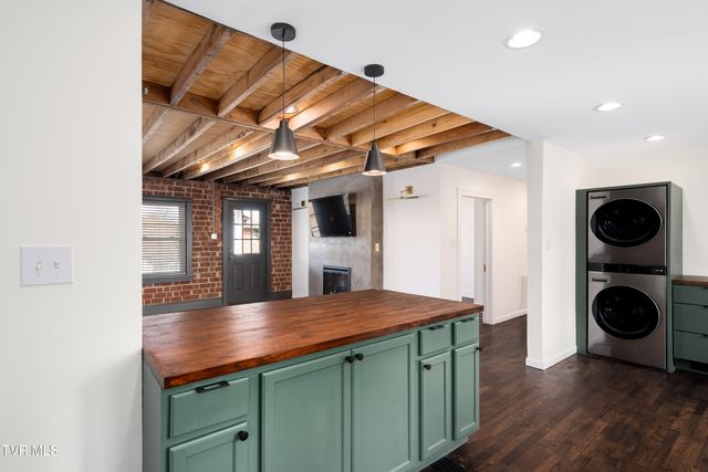 1015 Knob Creek Road, Johnson City, TN 37604