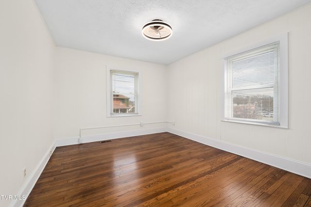 1015 Knob Creek Road, Johnson City, TN 37604