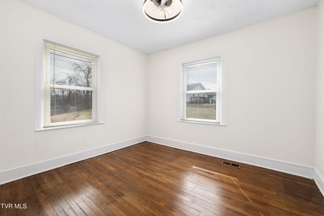 1015 Knob Creek Road, Johnson City, TN 37604