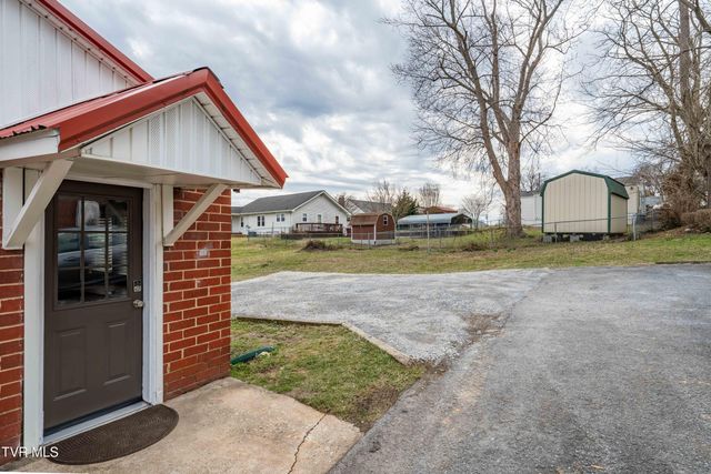 1015 Knob Creek Road, Johnson City, TN 37604