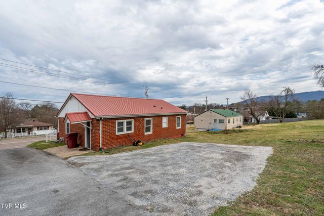 1015 Knob Creek Road, Johnson City, TN 37604