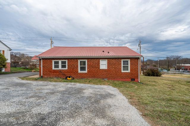1015 Knob Creek Road, Johnson City, TN 37604