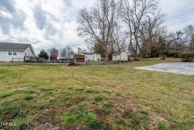 1015 Knob Creek Road, Johnson City, TN 37604