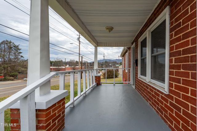 1015 Knob Creek Road, Johnson City, TN 37604