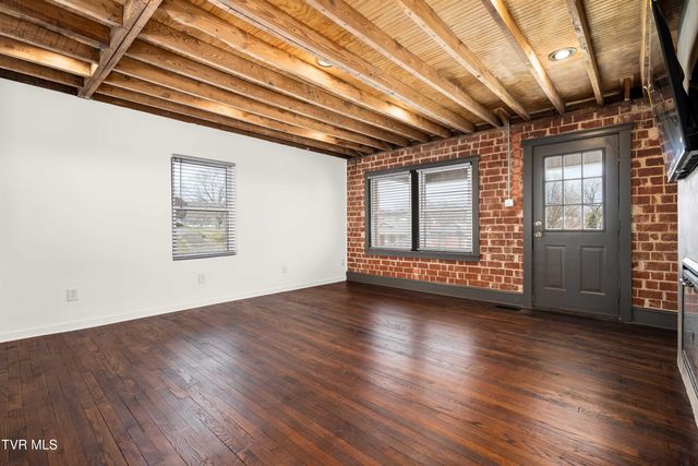 1015 Knob Creek Road, Johnson City, TN 37604