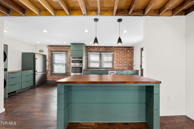 1015 Knob Creek Road, Johnson City, TN 37604