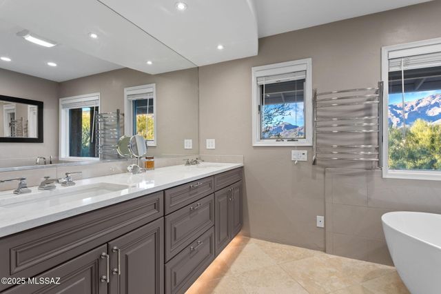 5481 N Paseo Pescado, Tucson, AZ 85718