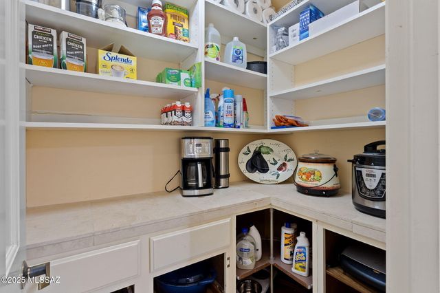 5481 N Paseo Pescado, Tucson, AZ 85718