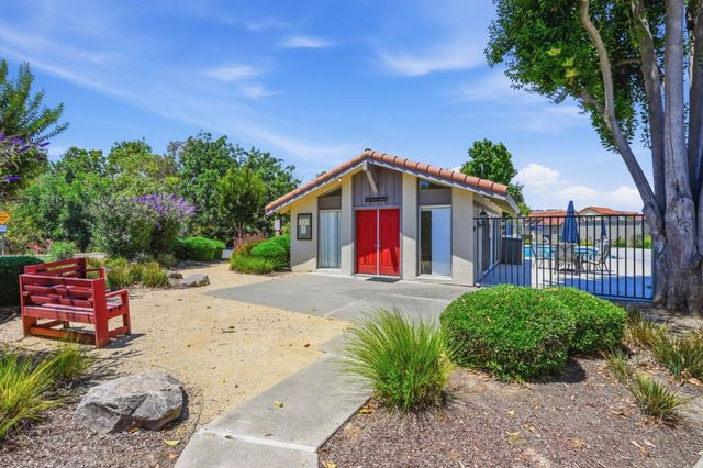 1568 Calle Santiago, Pleasanton, CA 94566