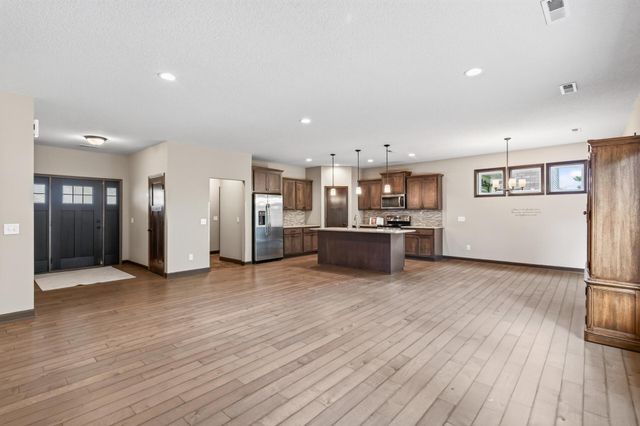 20582 Kaiser Way, Lakeville, MN 55044