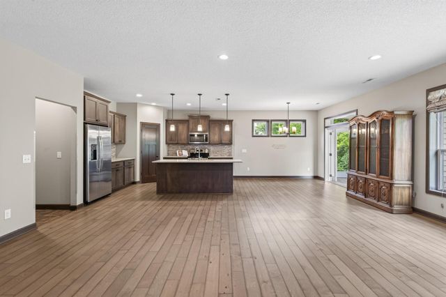 20582 Kaiser Way, Lakeville, MN 55044
