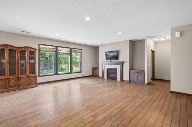 20582 Kaiser Way, Lakeville, MN 55044