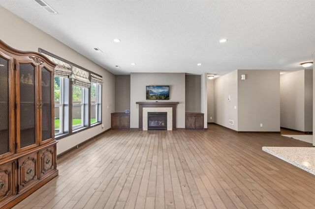 20582 Kaiser Way, Lakeville, MN 55044
