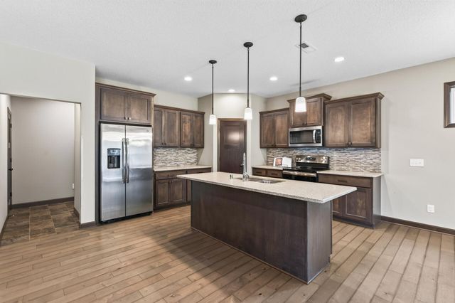 20582 Kaiser Way, Lakeville, MN 55044