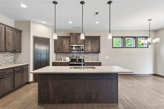 20582 Kaiser Way, Lakeville, MN 55044