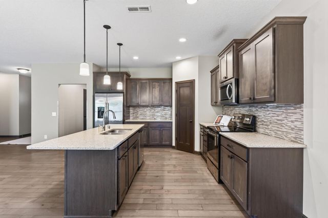 20582 Kaiser Way, Lakeville, MN 55044