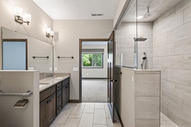 20582 Kaiser Way, Lakeville, MN 55044