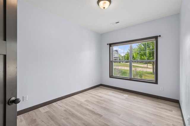 20582 Kaiser Way, Lakeville, MN 55044