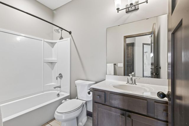 20582 Kaiser Way, Lakeville, MN 55044