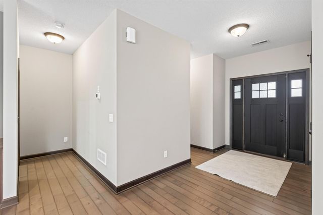 20582 Kaiser Way, Lakeville, MN 55044