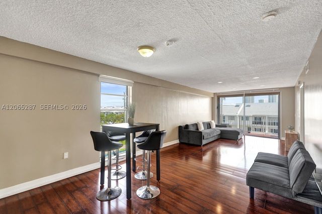 3716 NE 168th St 301, North Miami Beach, FL 33160