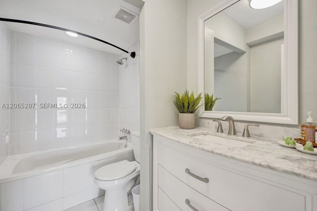 3716 NE 168th St 301, North Miami Beach, FL 33160