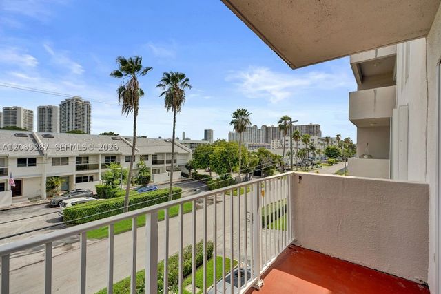 3716 NE 168th St 301, North Miami Beach, FL 33160