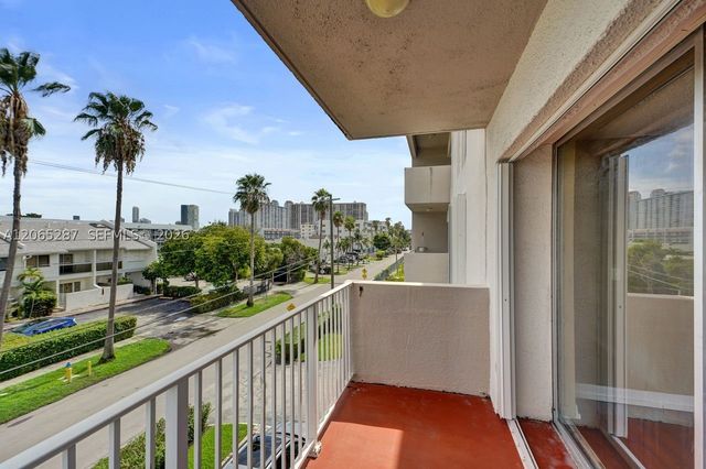 3716 NE 168th St 301, North Miami Beach, FL 33160