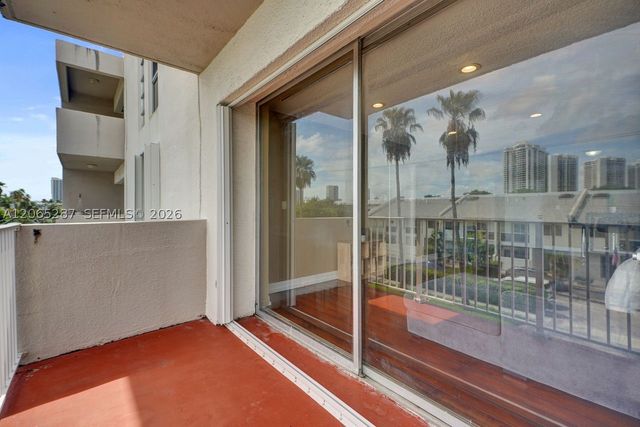 3716 NE 168th St 301, North Miami Beach, FL 33160