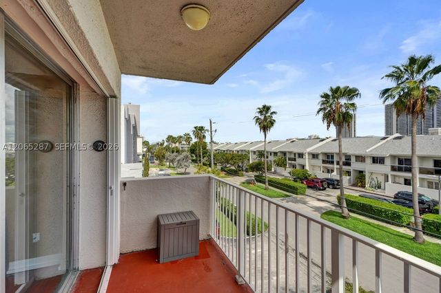 3716 NE 168th St 301, North Miami Beach, FL 33160