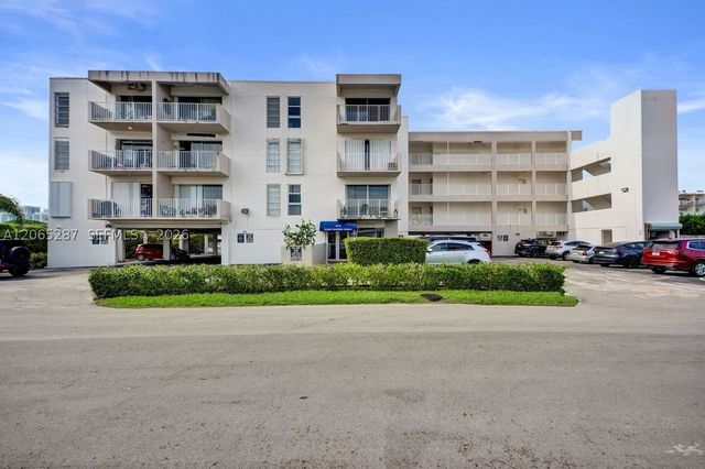 3716 NE 168th St 301, North Miami Beach, FL 33160