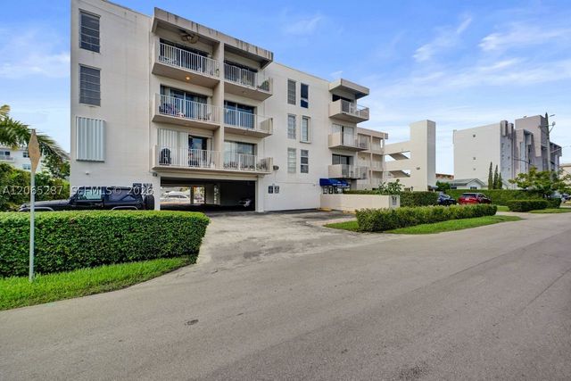 3716 NE 168th St 301, North Miami Beach, FL 33160