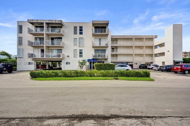 3716 NE 168th St 301, North Miami Beach, FL 33160