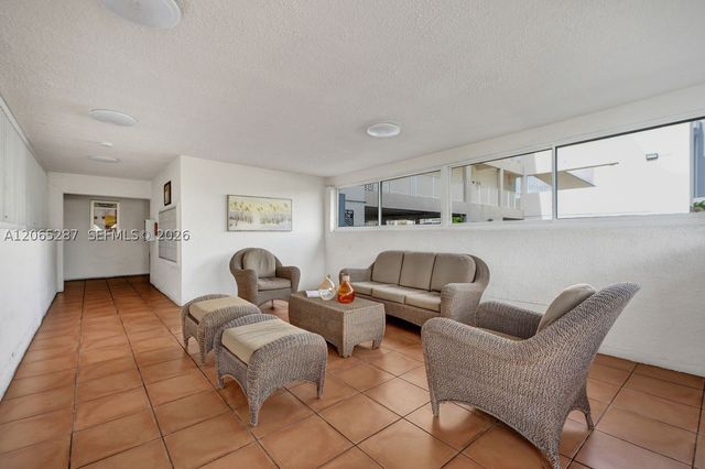 3716 NE 168th St 301, North Miami Beach, FL 33160