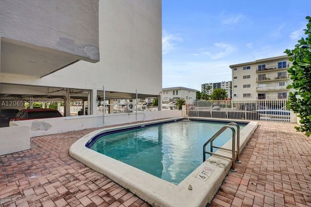 3716 NE 168th St 301, North Miami Beach, FL 33160