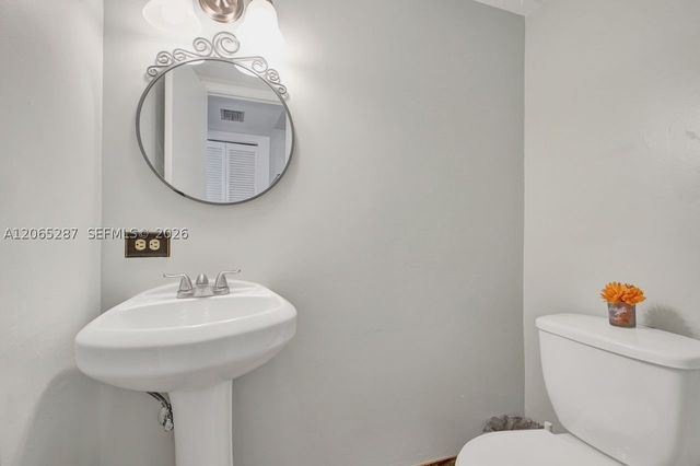 3716 NE 168th St 301, North Miami Beach, FL 33160