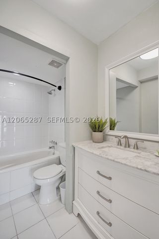 3716 NE 168th St 301, North Miami Beach, FL 33160